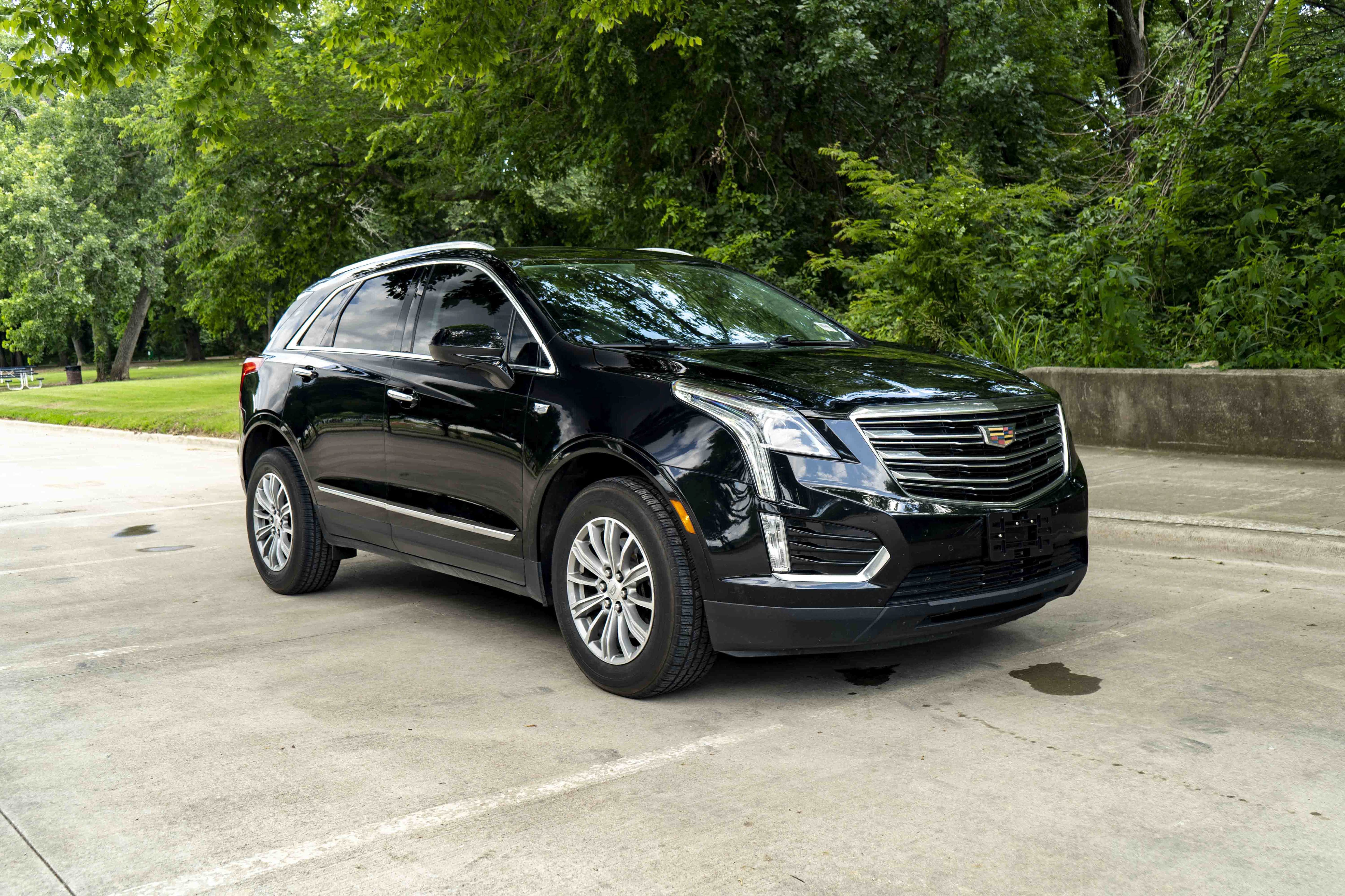 Used 2017 Cadillac XT5 Luxury w/ Driver Awareness Package FWD image 2
