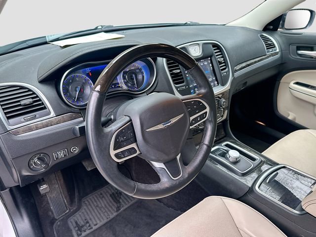 Used 2018 Chrysler 300 Limited w/ Safetytec Plus Group image 10