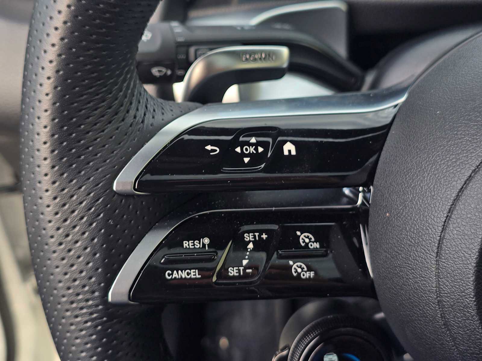 Used 2025 Mercedes-Benz GLB 35 AMG 4MATIC image 33