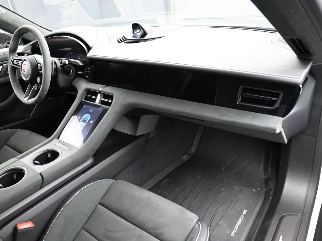 Certified 2025 Porsche Taycan Turbo GT image 33
