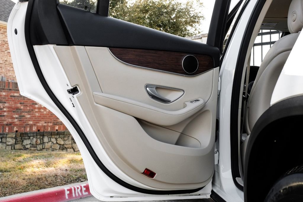 Used 2022 Mercedes-Benz GLC 300 w/ Premium Package Lite image 49