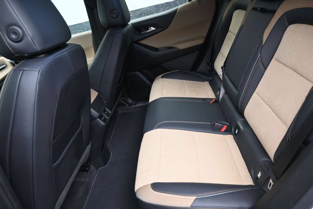 Used 2025 Chevrolet Equinox ACTIV w/ Safety and Technology Package FWD image 15