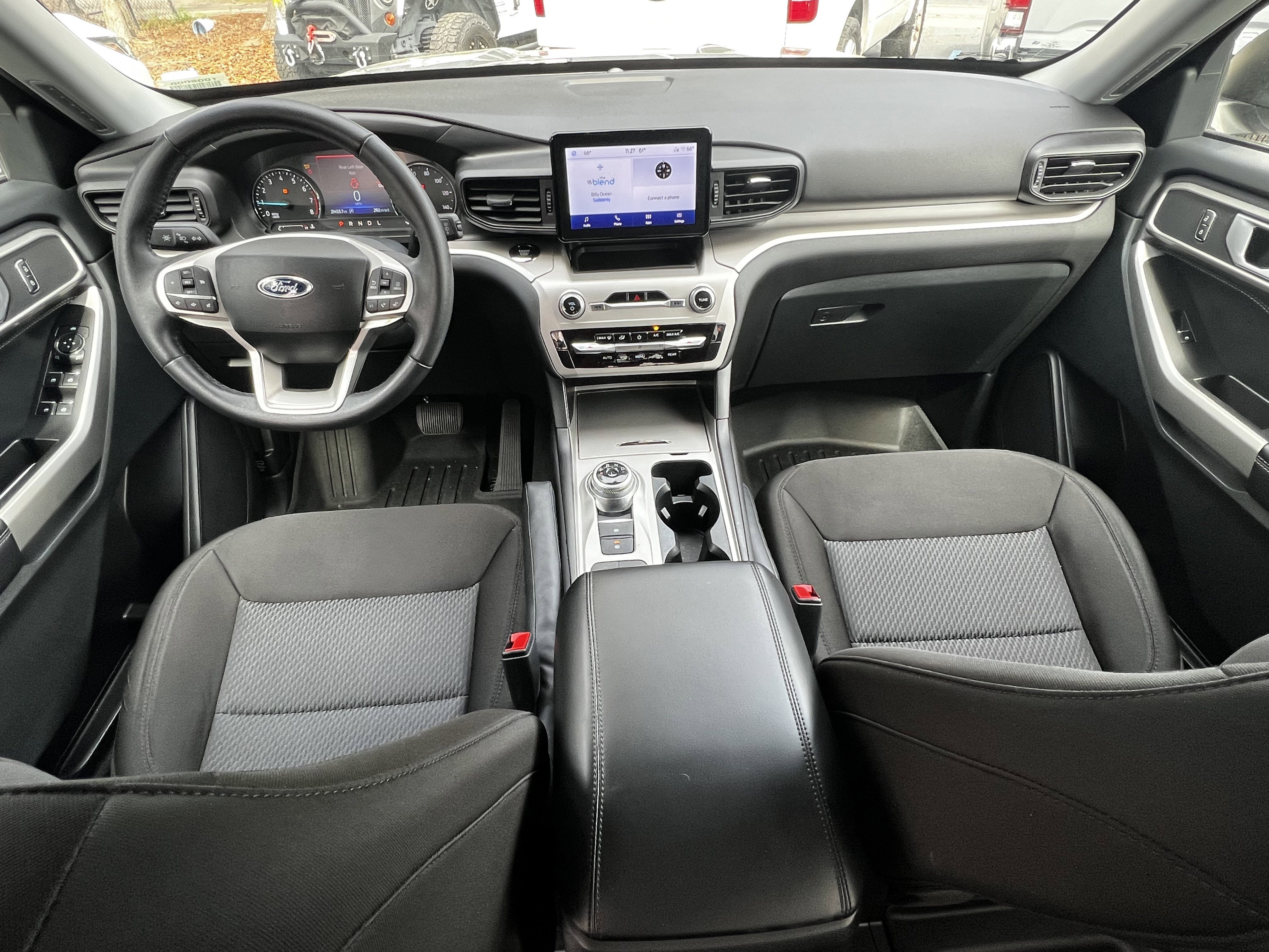 Used 2023 Ford Explorer XLT image 35