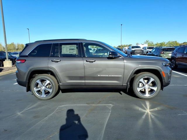 New 2025 Jeep Grand Cherokee Limited w/ MOPAR Finishing Package image 17