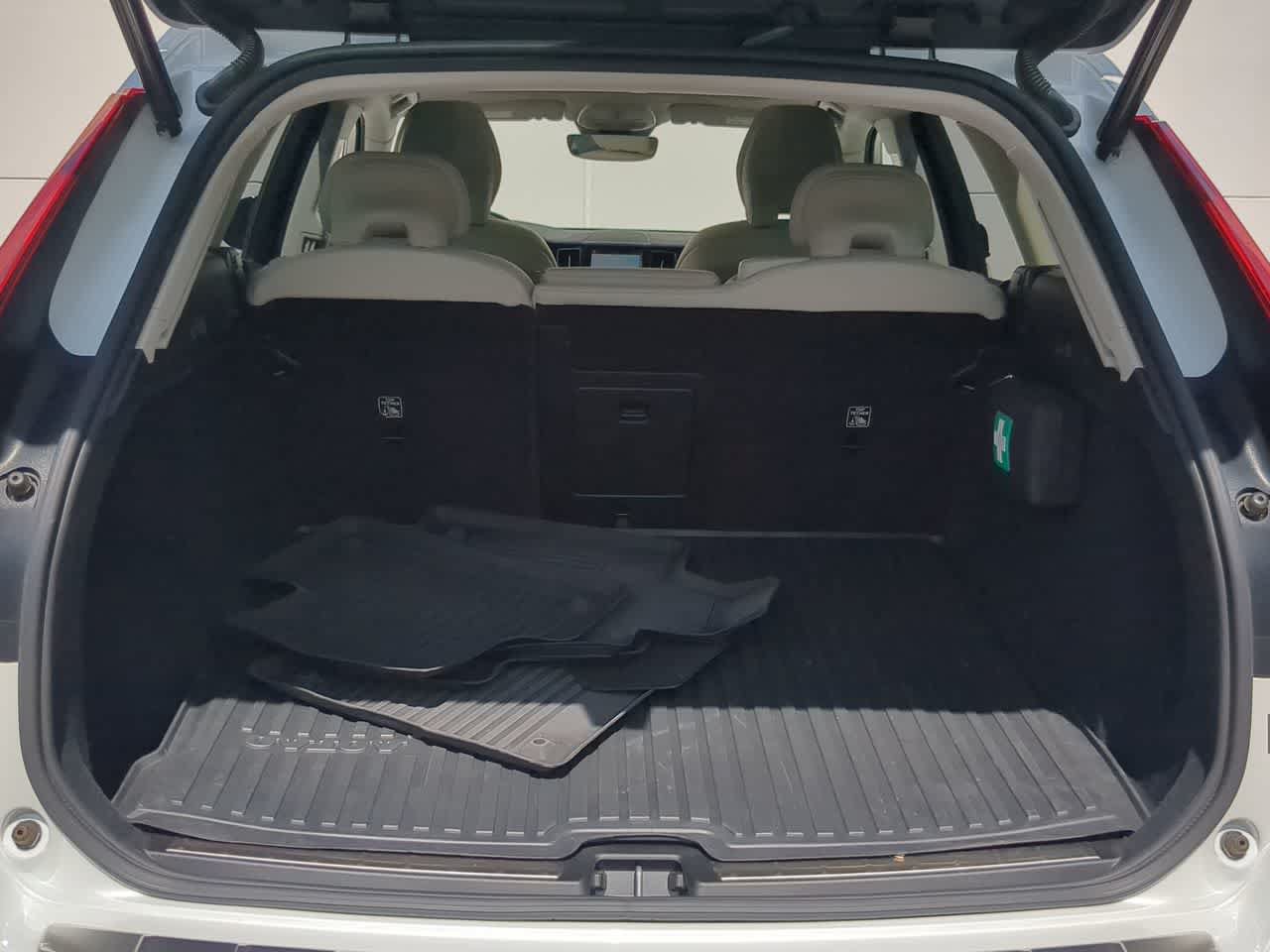 Used 2025 Volvo XC60 B5 Plus w/ Protection Package Premier AWD/4WD image 35