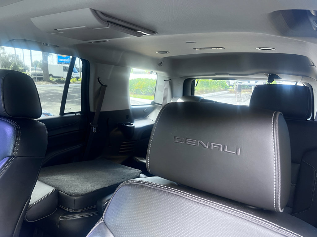 Used 2015 GMC Yukon Denali w/ Premium Package image 8
