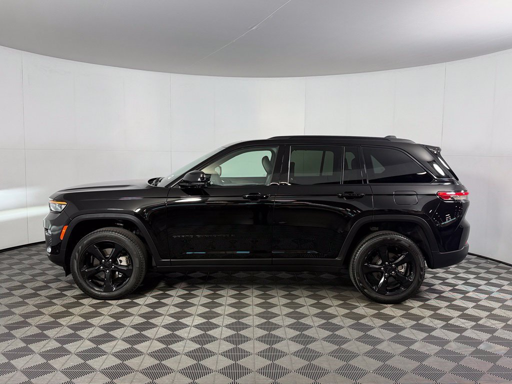 Certified 2025 Jeep Grand Cherokee Limited w/ Luxury Tech Group II RWD image 10