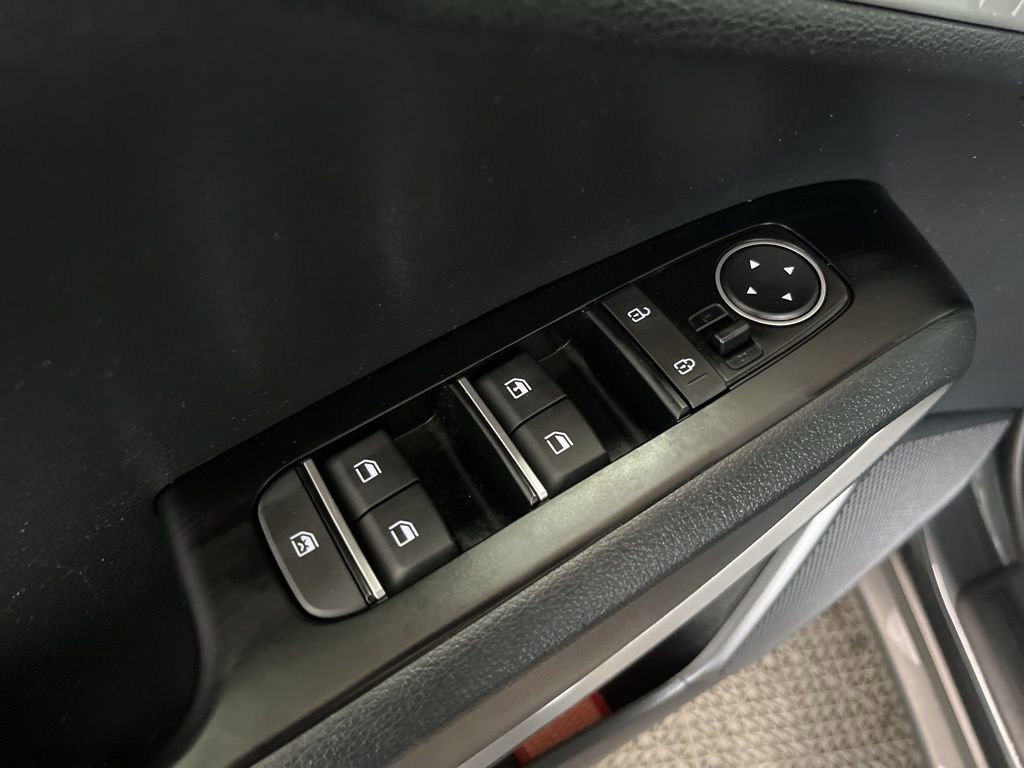 Used 2023 Kia Soul LX w/ LX Technology Package FWD image 5