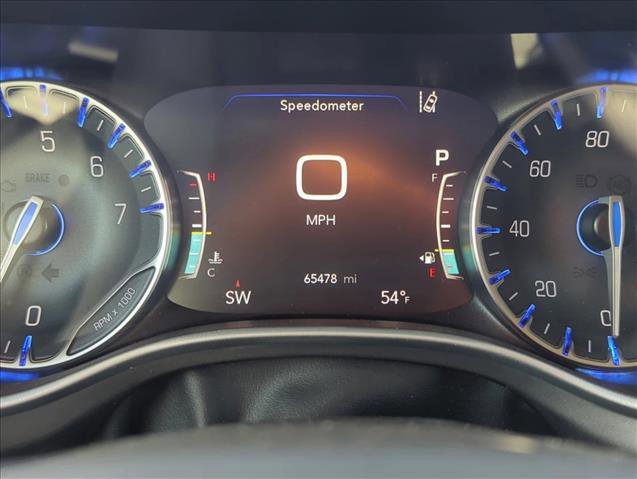 Used 2023 Chrysler Pacifica Touring-L FWD image 12