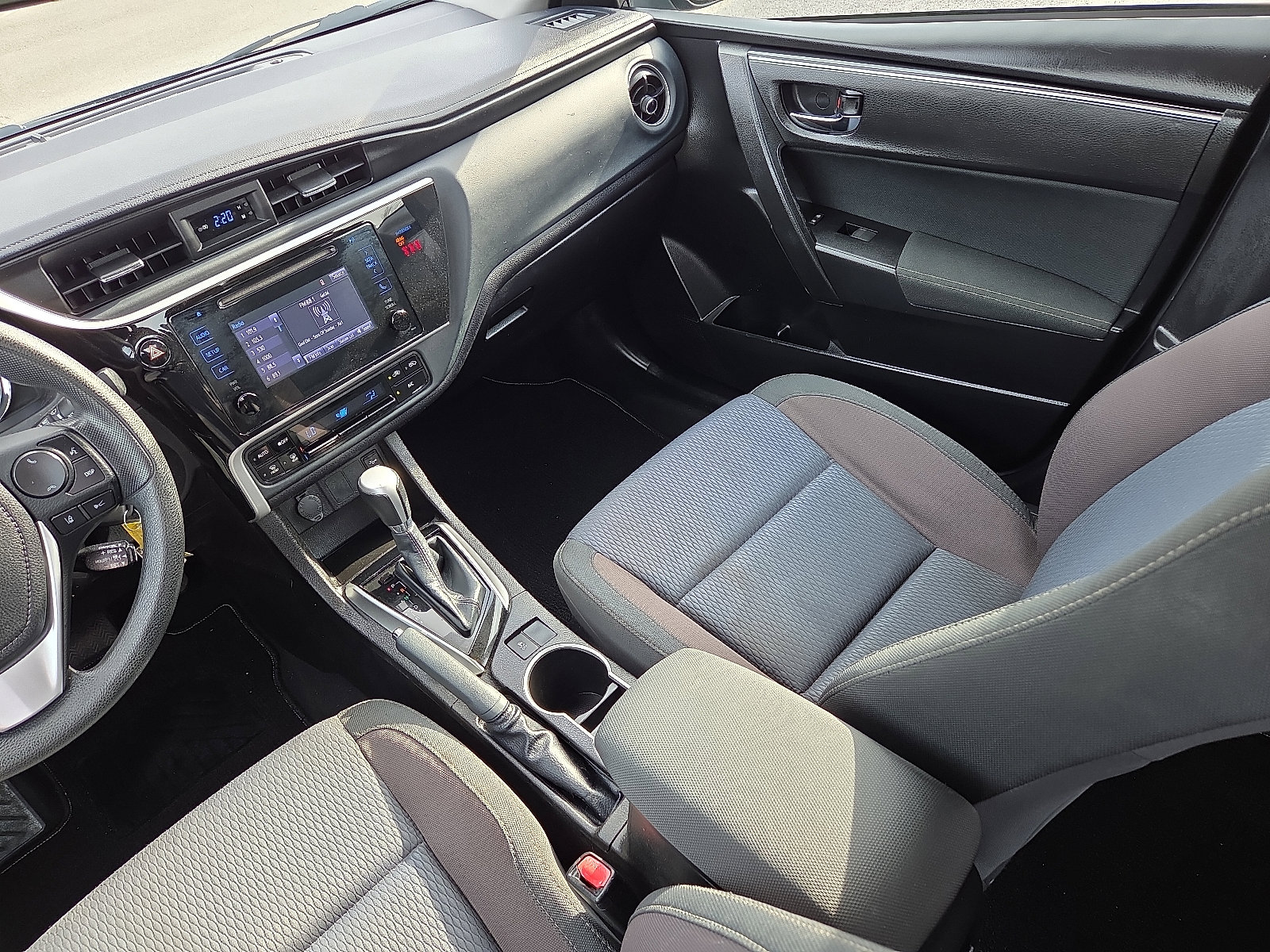Used 2018 Toyota Corolla LE image 12
