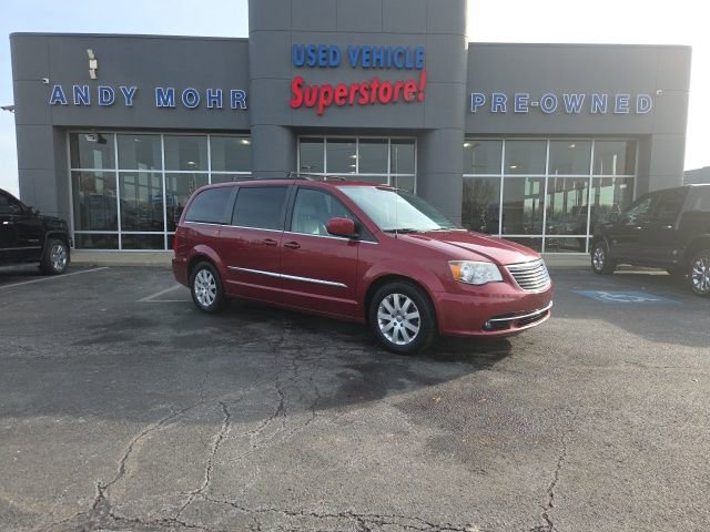 Used 2013 Chrysler Town & Country Touring image 1