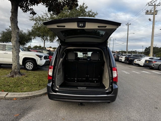 Used 2015 Chrysler Town & Country Touring w/ Driver Convenience Group image 17