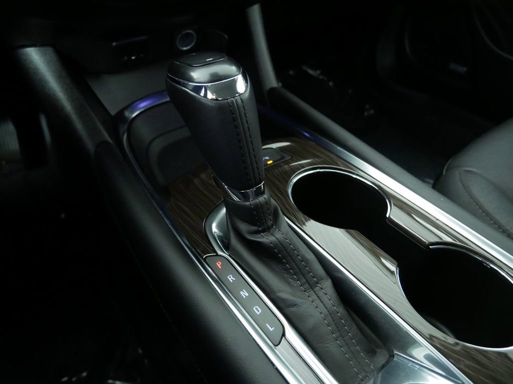 Used 2018 Chevrolet Malibu Premier w/ Driver Confidence Package image 31