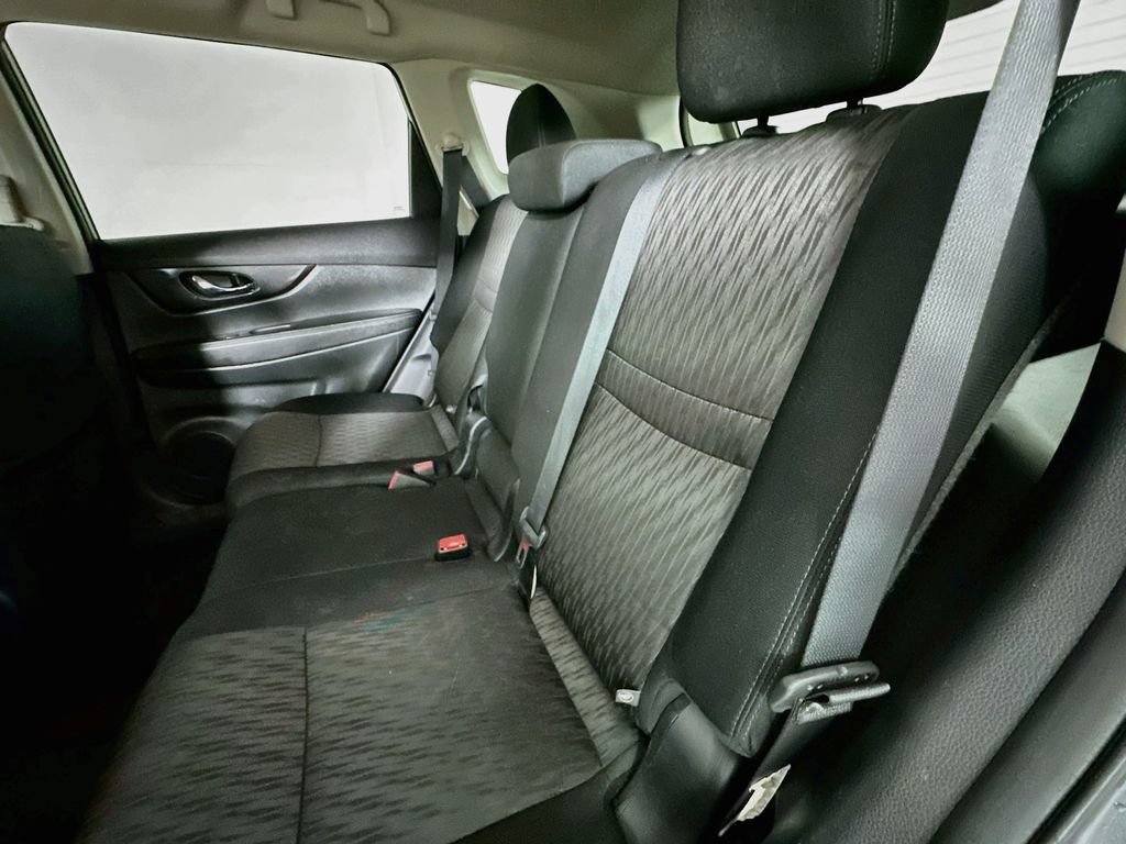 Used 2018 Nissan Rogue SV AWD/4WD image 4