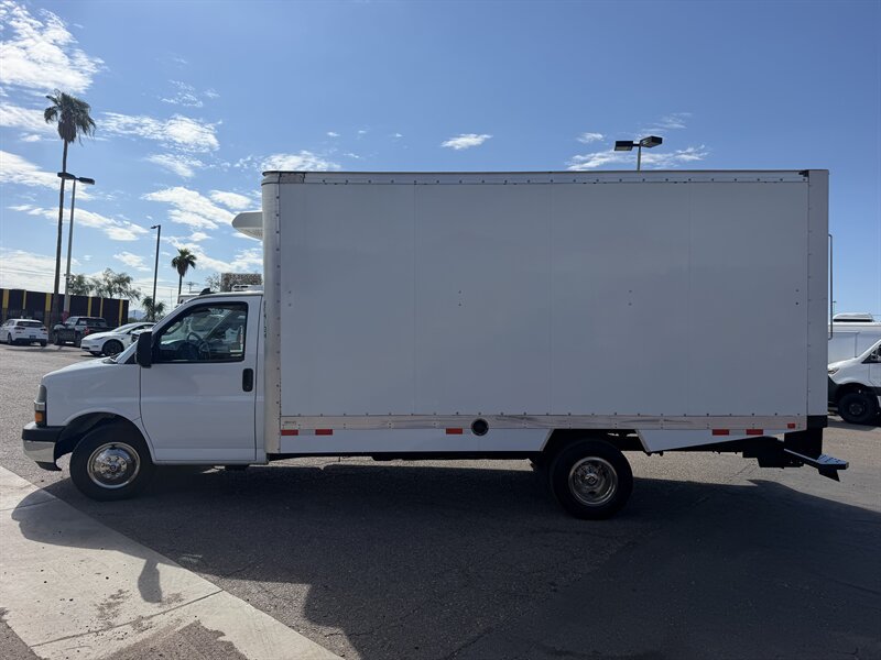 Used 2022 Chevrolet Express 3500 w/ Power Convenience Package RWD image 5
