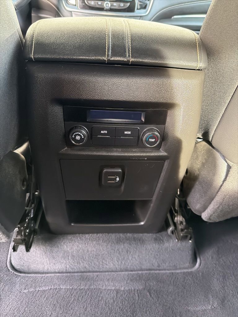 Used 2023 Chevrolet Traverse LT image 35