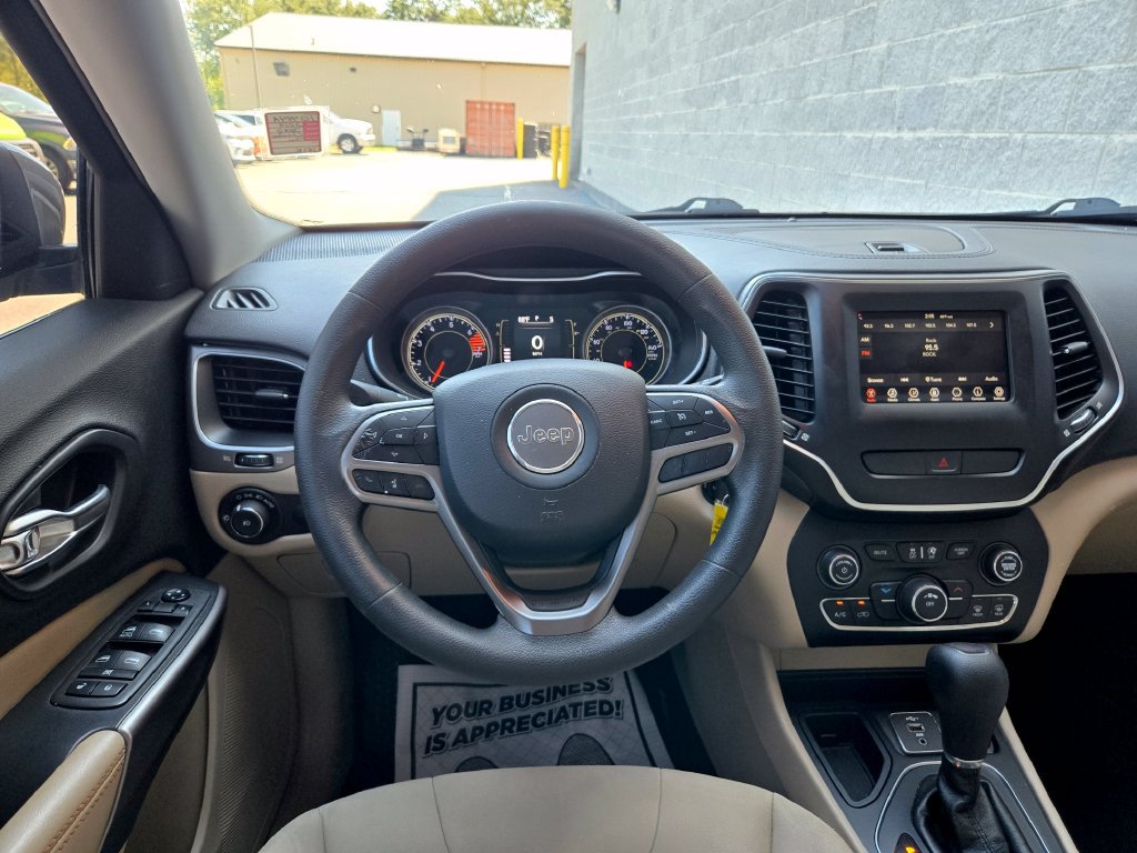 Used 2019 Jeep Cherokee Latitude w/ Popular Appearance Group FWD image 28