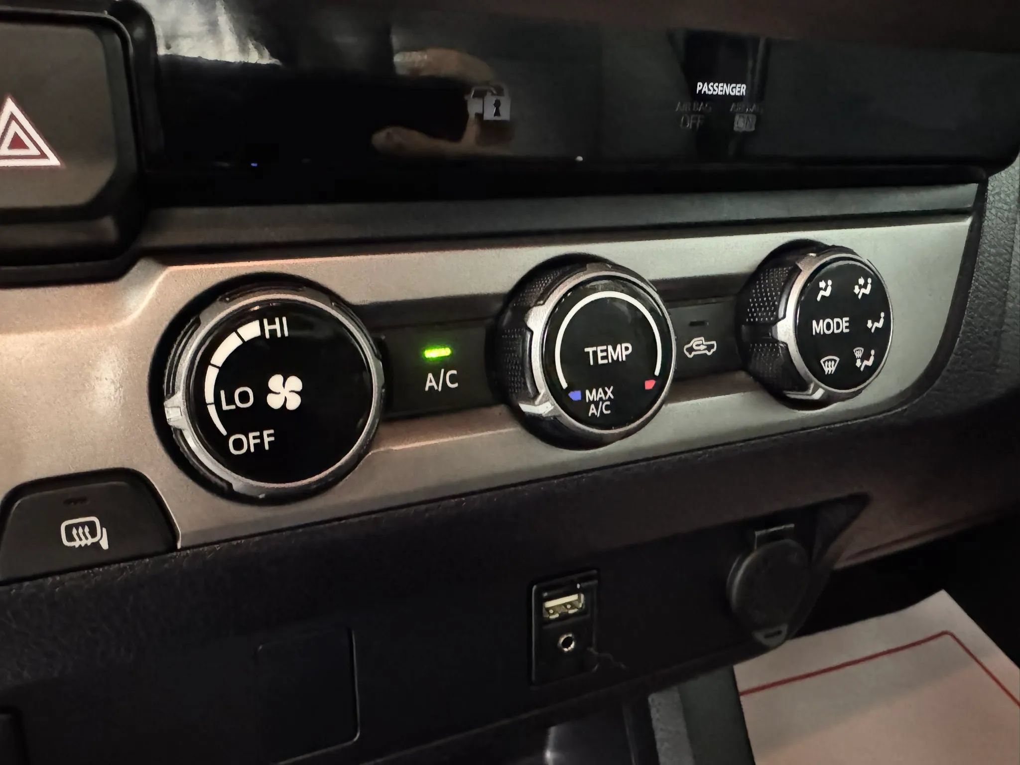 Used 2016 Toyota Tacoma SR5 w/ SR5 Appearance Package (SN) AWD/4WD image 19