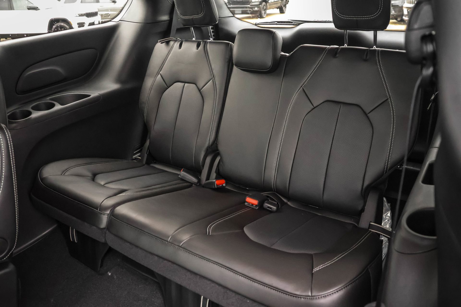 New 2026 Chrysler Pacifica Select image 5