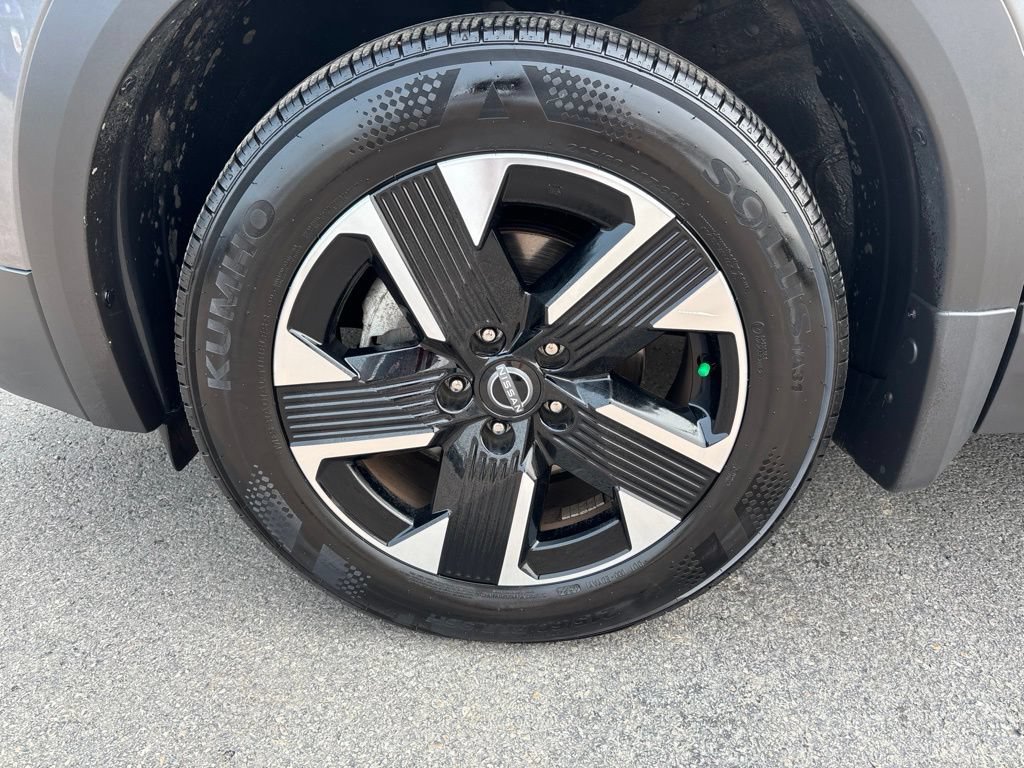 Used 2025 Nissan Kicks SV AWD/4WD image 11