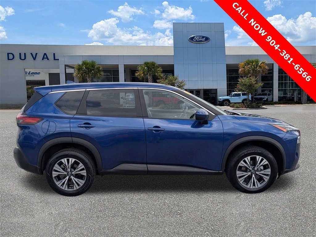Used 2023 Nissan Rogue SV image 2