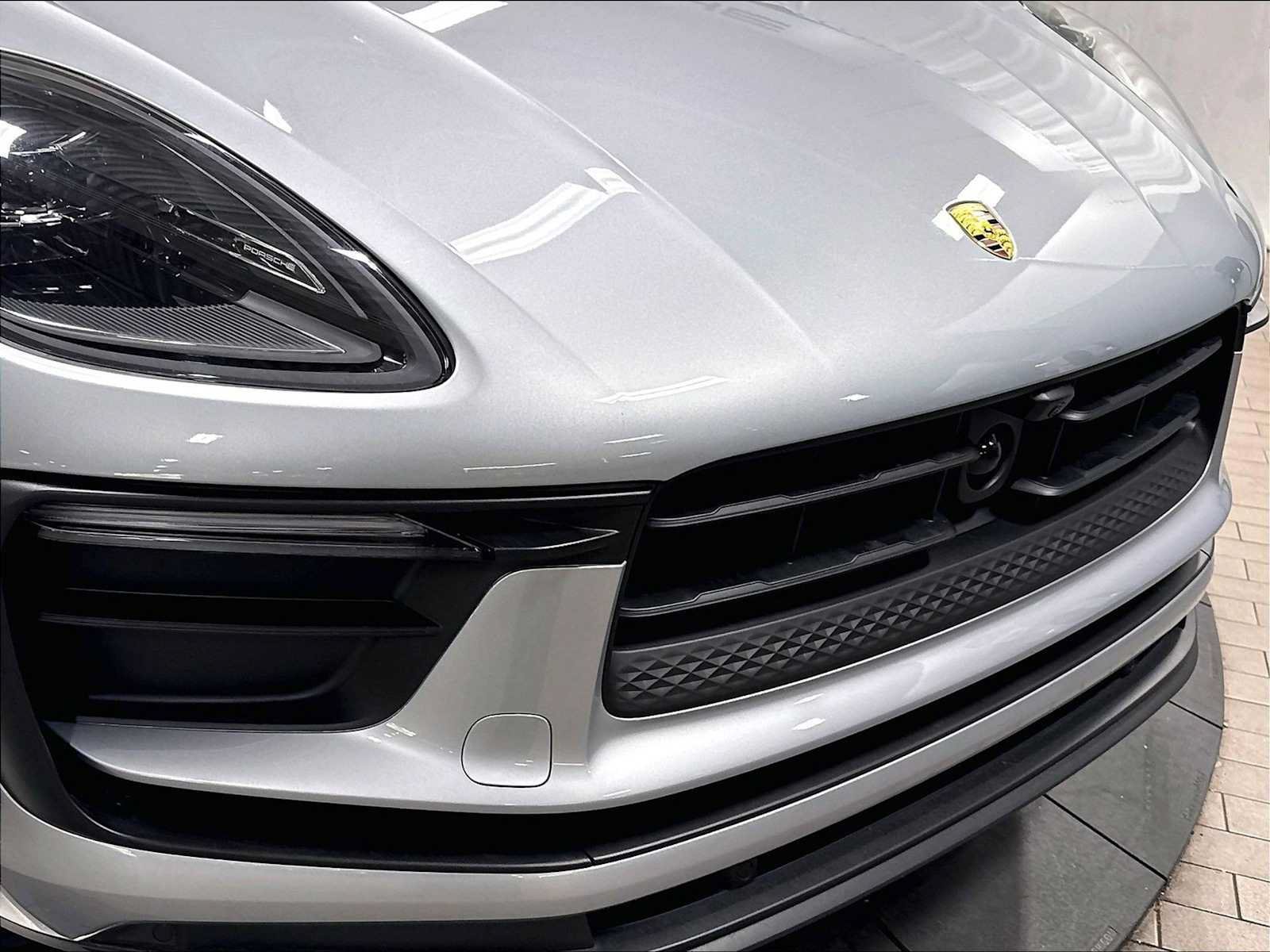 Used 2026 Porsche Macan AWD/4WD image 33