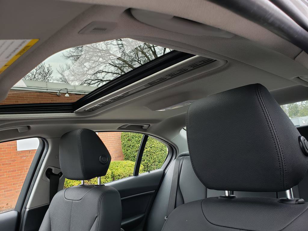 Used 2018 BMW 320i xDrive Sedan image 10