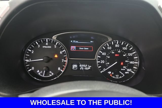 Used 2014 Nissan Pathfinder SV FWD image 19