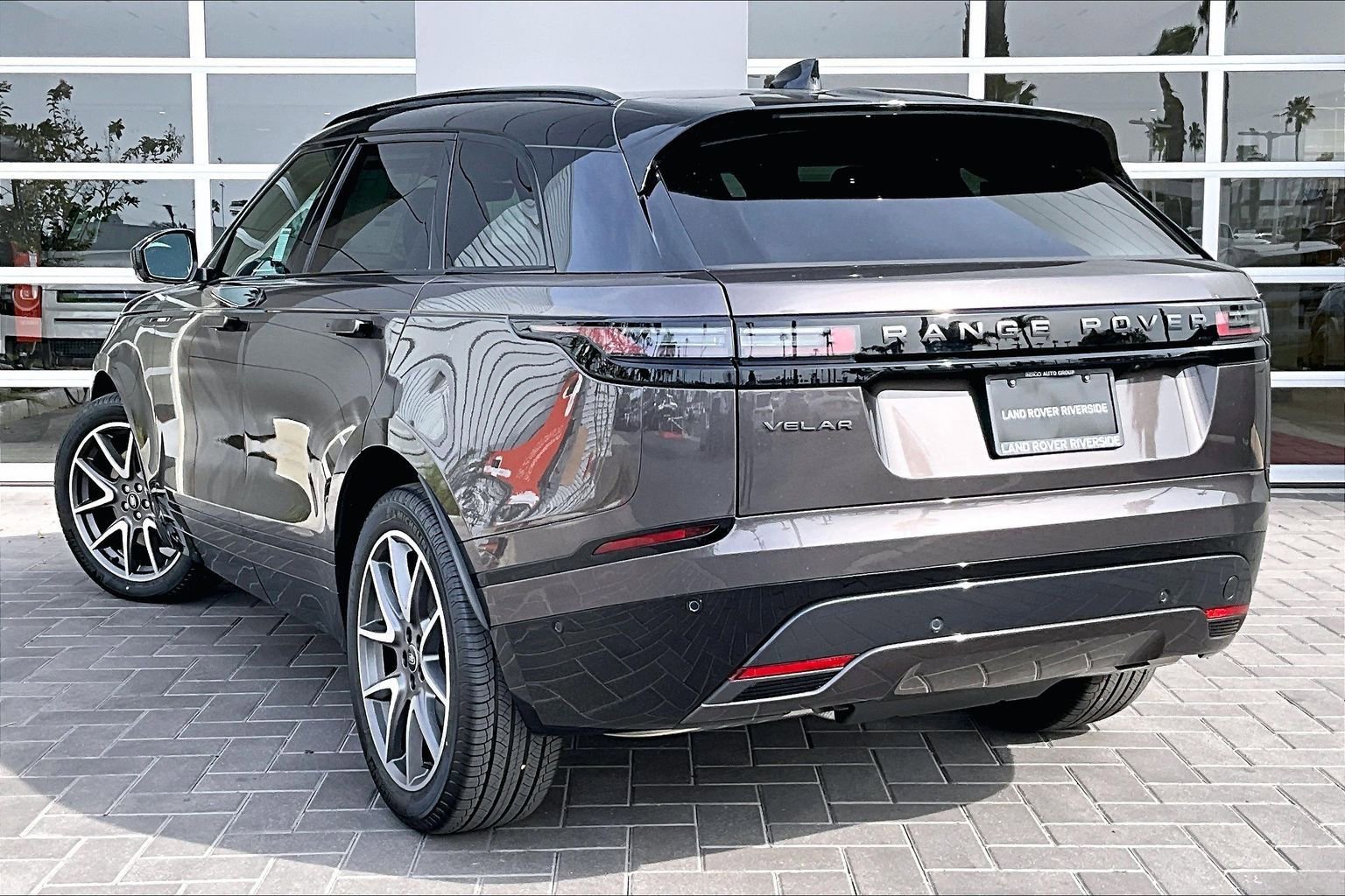 New 2026 Land Rover Range Rover Velar Dynamic SE image 3