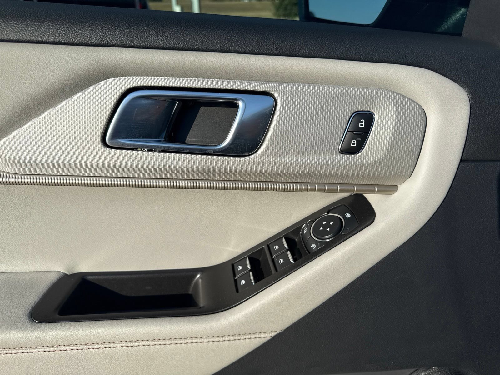 New 2026 Ford Explorer Active w/ Active Comfort Package RWD image 12