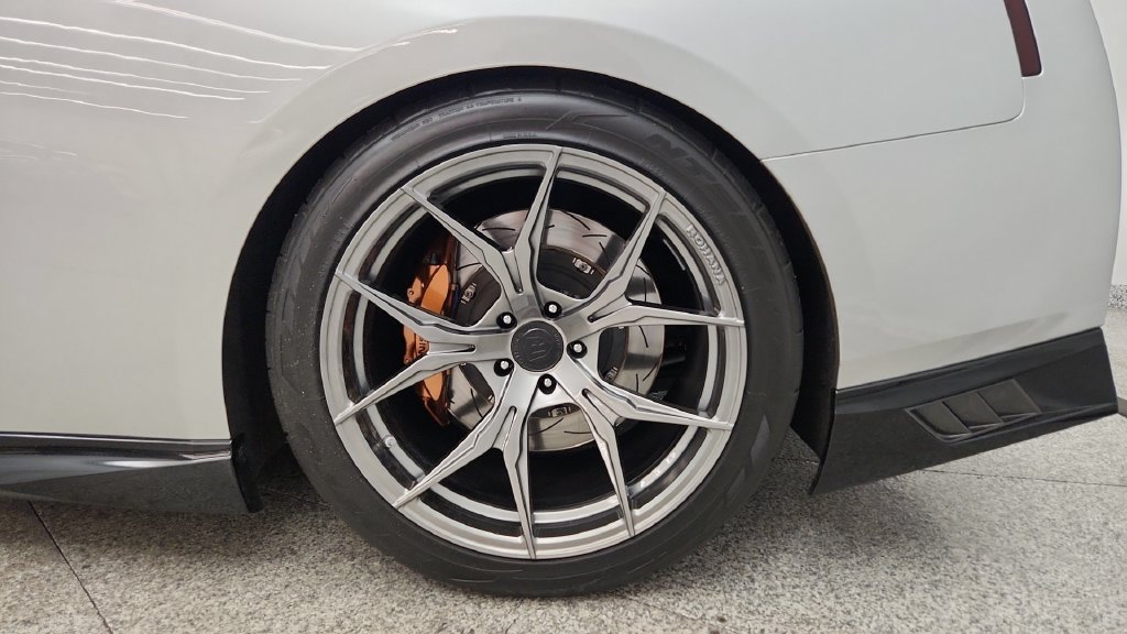Used 2020 Nissan GT-R Premium AWD/4WD image 16