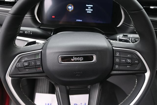 Used 2025 Jeep Grand Cherokee Altitude AWD/4WD image 27
