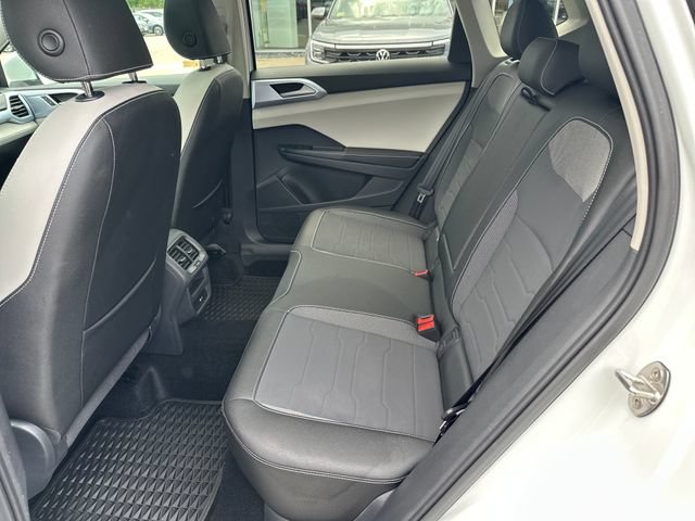 Certified 2025 Volkswagen Taos SE w/ Panoramic Sunroof Package AWD/4WD image 30