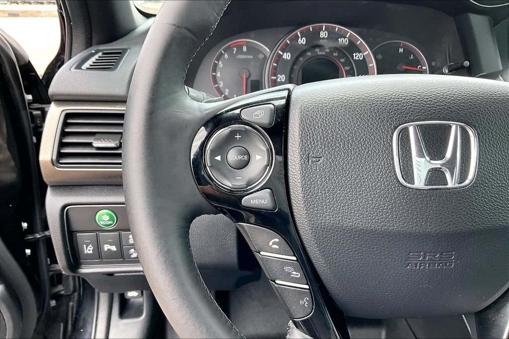 Used 2017 Honda Accord Touring image 8