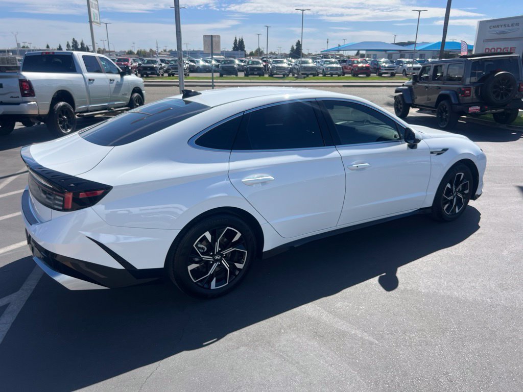 Used 2025 Hyundai Sonata SEL FWD image 11
