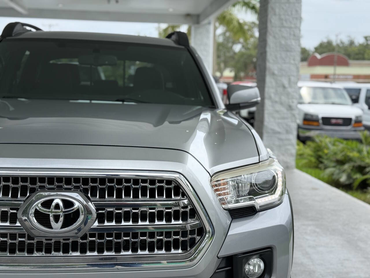 Used 2017 Toyota Tacoma TRD Off-Road w/ Tow Package (A/T) image 4