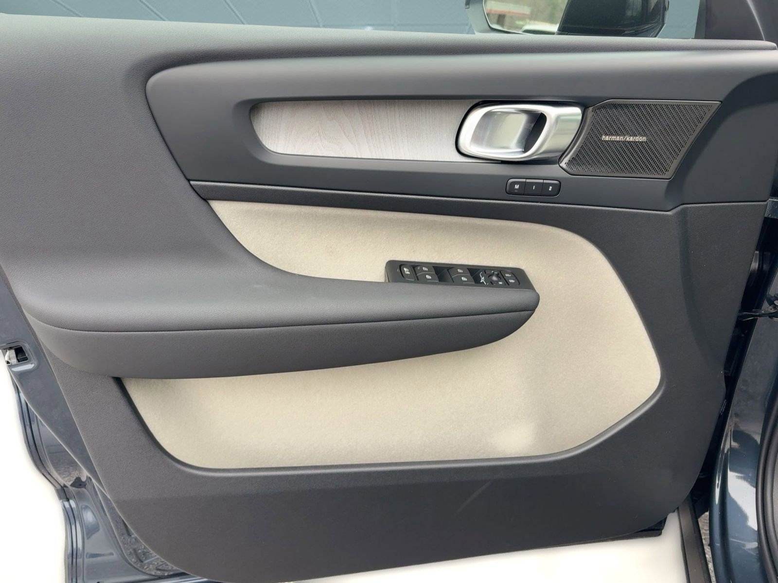 New 2026 Volvo XC40 B5 Ultra w/ Protection Package image 28