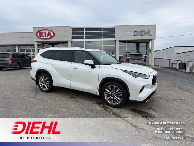 Used 2021 Toyota Highlander Platinum AWD/4WD image 1