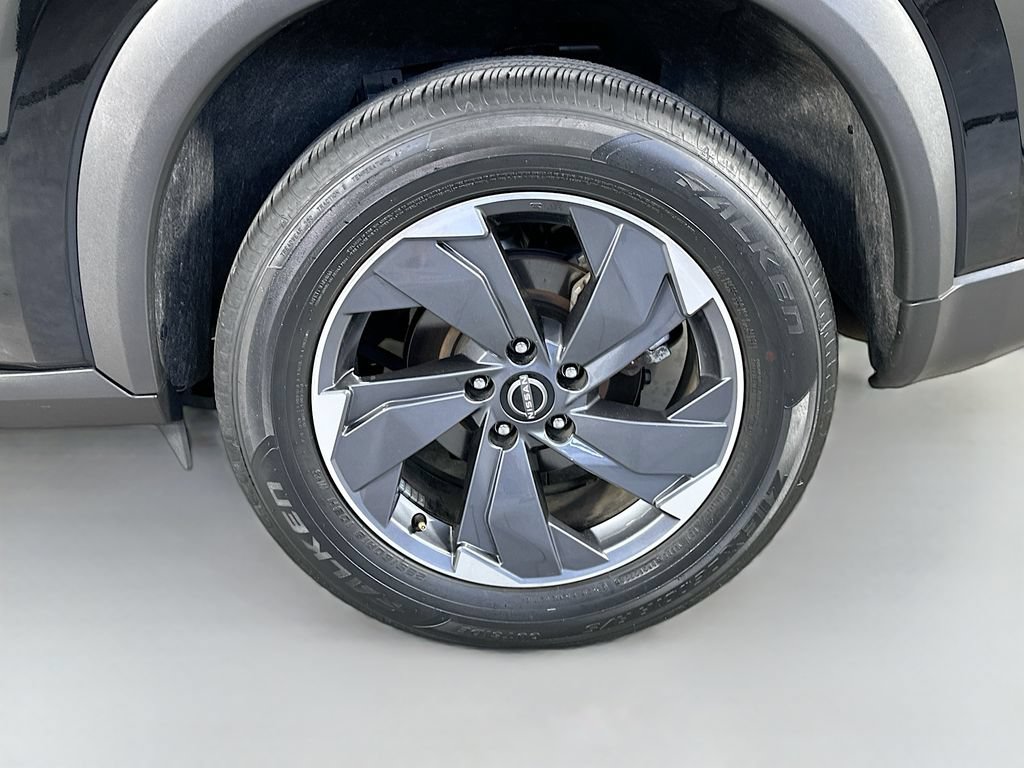 Used 2025 Nissan Rogue SV FWD image 32
