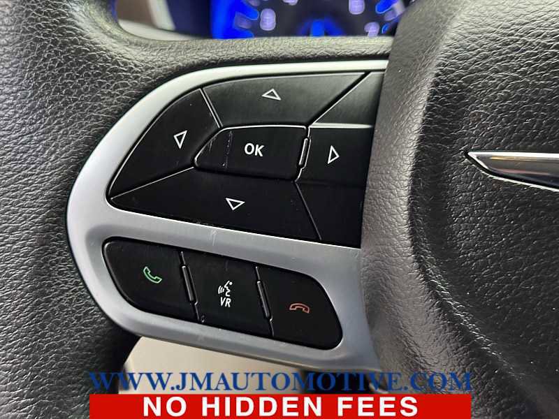 Used 2018 Chrysler Pacifica Touring Plus FWD image 44