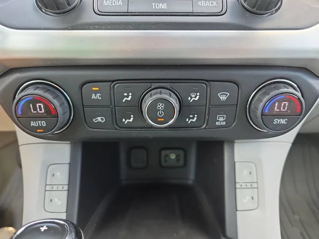 Used 2017 GMC Acadia SLT w/ LPO, Floor Liner Package FWD image 33