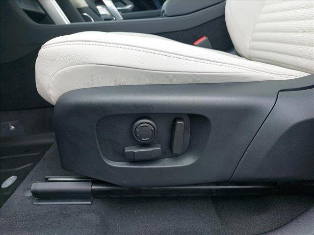 New 2025 Land Rover Discovery Sport S image 28