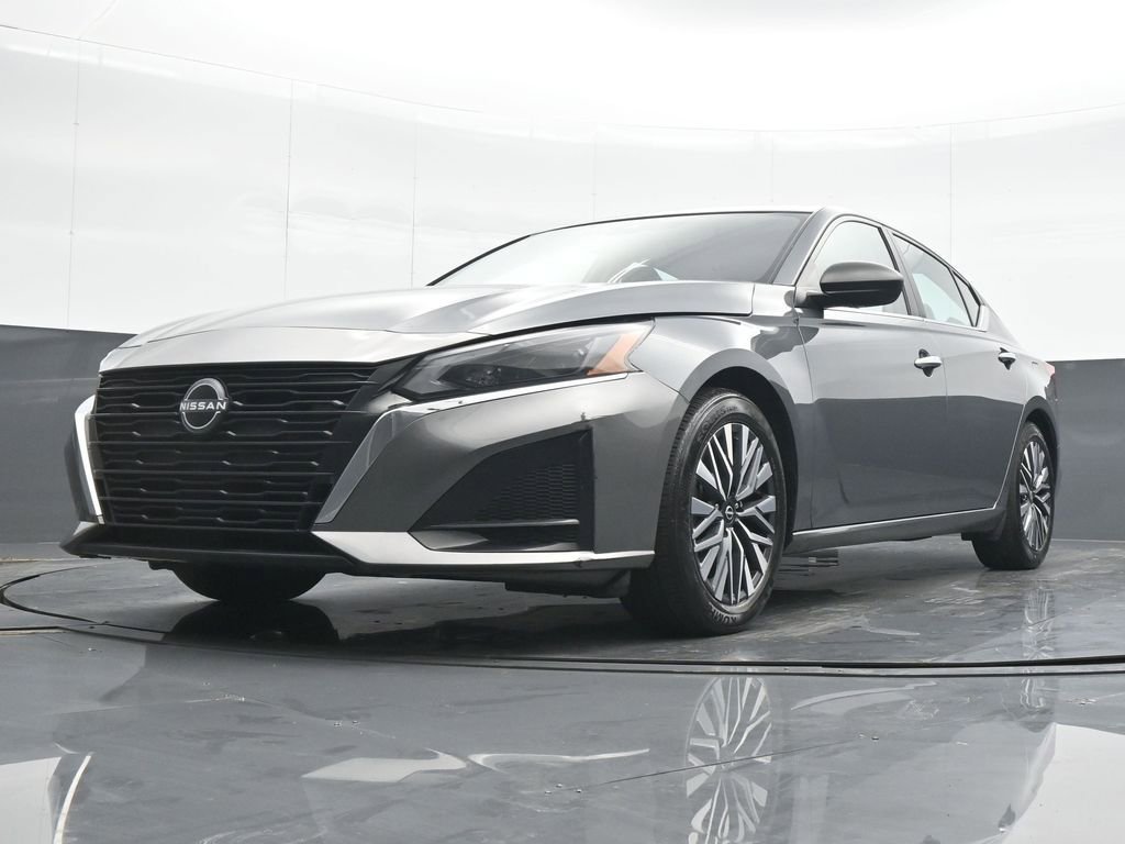 Used 2024 Nissan Altima 2.5 SV image 16