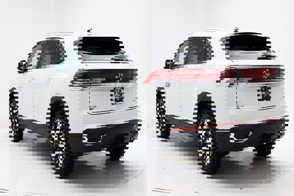 Used 2025 Volkswagen Atlas Cross Sport SE image 7