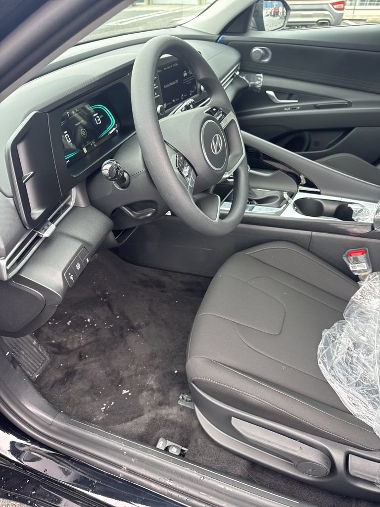 New 2026 Hyundai Elantra Hybrid FWD image 9