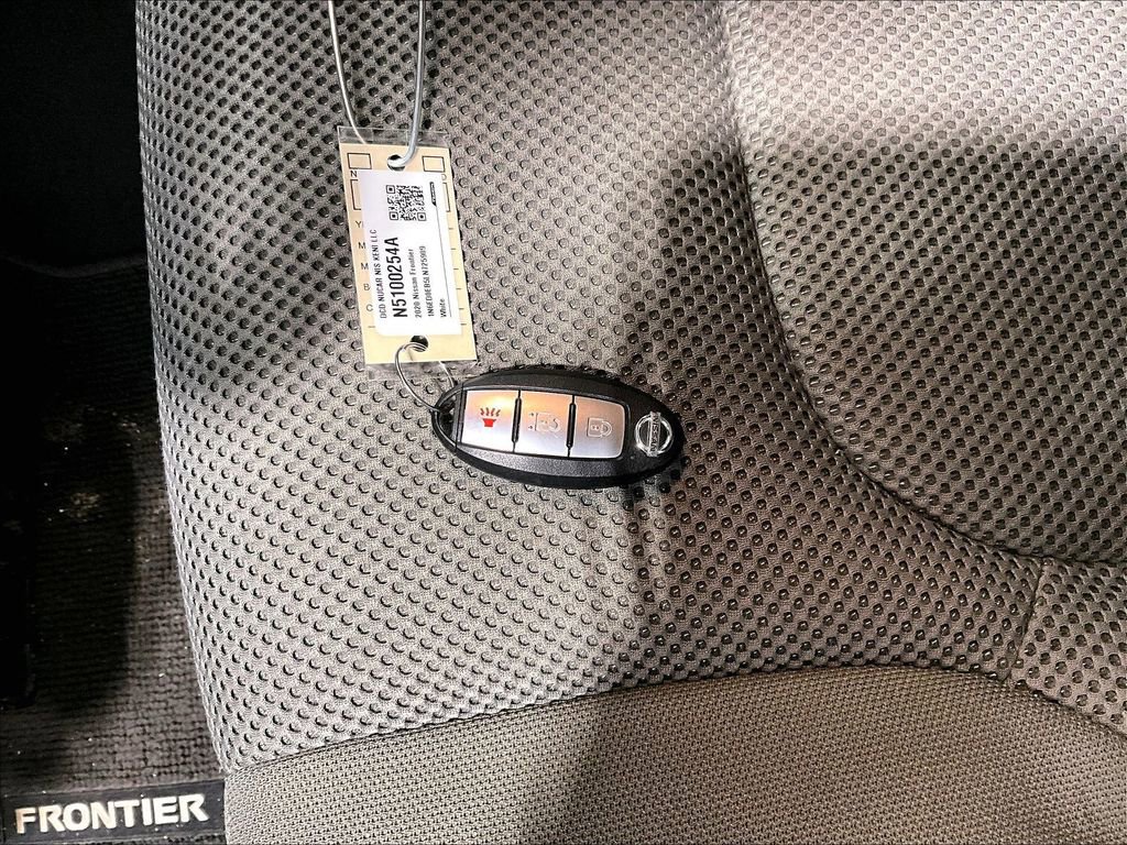 Used 2020 Nissan Frontier SV image 31