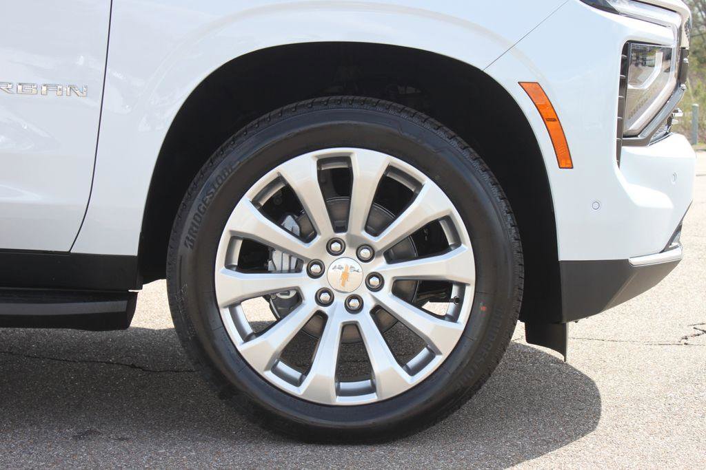New 2026 Chevrolet Suburban Premier image 4