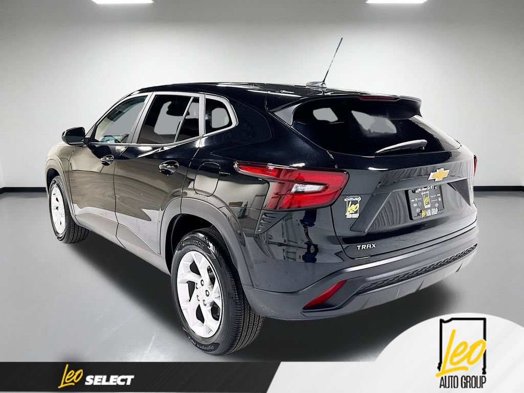 Used 2024 Chevrolet Trax LS w/ LS Convenience Package FWD image 10