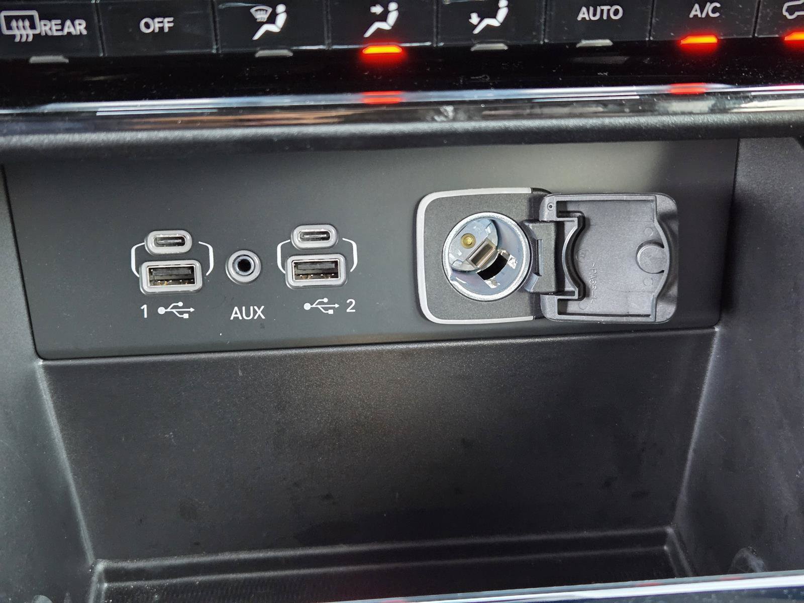 Used 2025 Jeep Grand Cherokee Laredo X RWD image 13