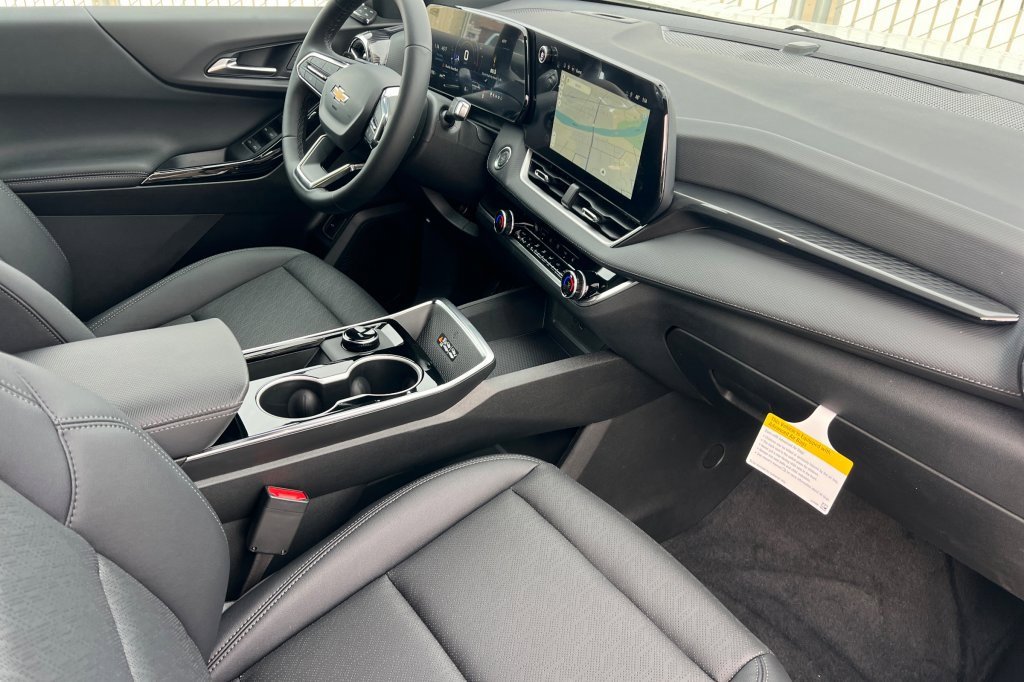 New 2026 Chevrolet Equinox LT w/ Convenience Package II image 13